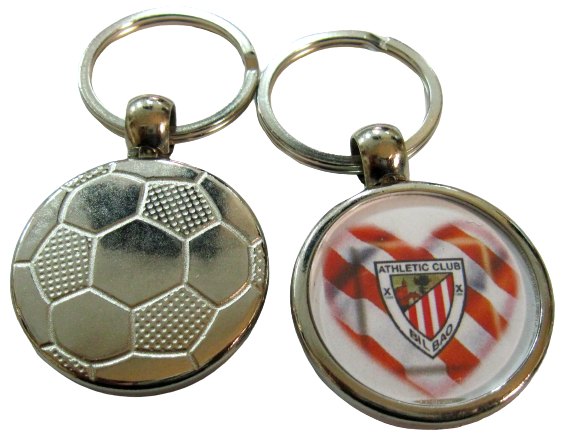 Llavero metálico con forma de balón de fútbol. Personalizado.