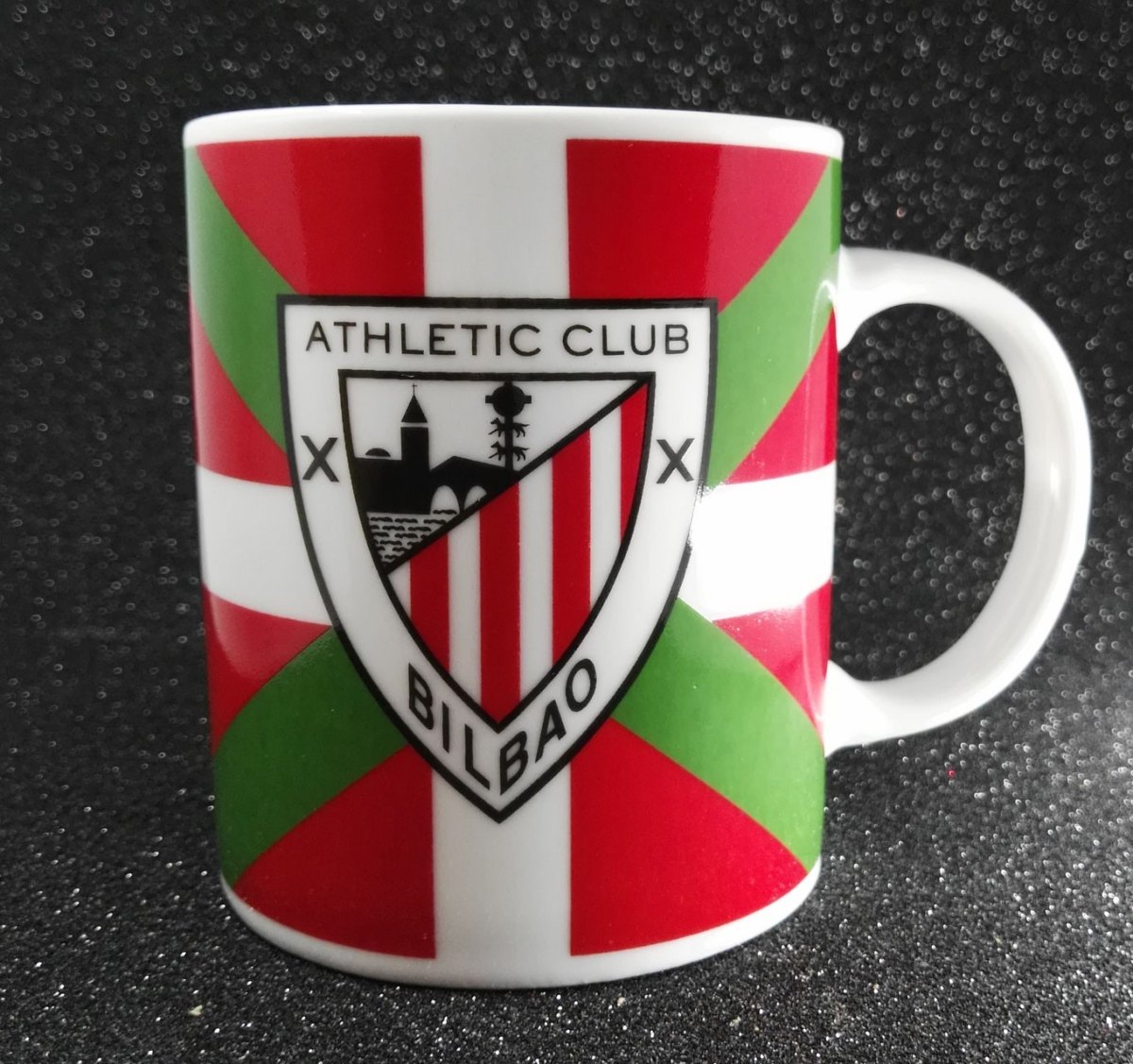EJEMPLO de personalizaión de taza blanca de cerámica. con ikurriña y escudo del Athletic.